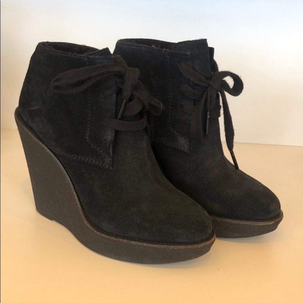 Burberry Shoes - Picture 3 of 8